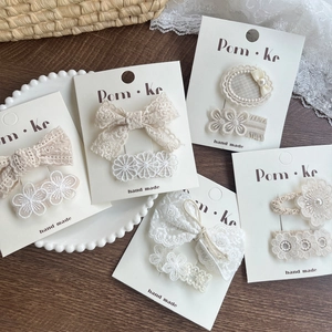 Barrettes à cheveux en dentelle et perles pour filles au design vintage beige chic