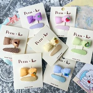 Ensemble de Barrettes à Cheveux à Carreaux Broderie Fruits pour Enfants Fait Main Tissu Nœud Papillon Doux Barrettes Côté