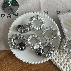Lot de 7 élastiques cheveux cordon de téléphone argentés et transparents avec perles