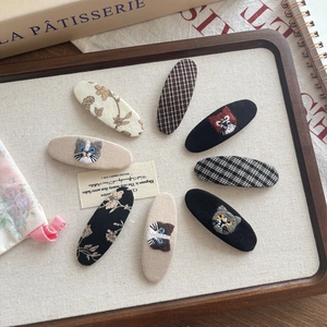 Lot de 8 barrettes à cheveux mignonnes avec broderie chat et motifs fleuris à carreaux