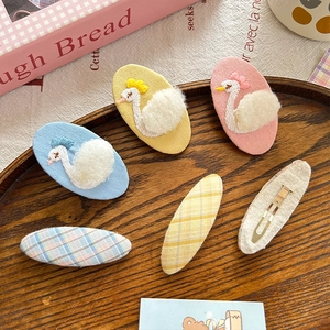 Wald-Stil Stoff Schwan Stickerei und karierte Schleife Haarspangen Set für Mädchen