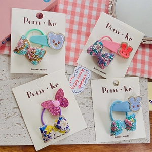 Süßes Set mit geblümten Haargummis und Cartoon-Stickclips für Kinder in Pastellfarben