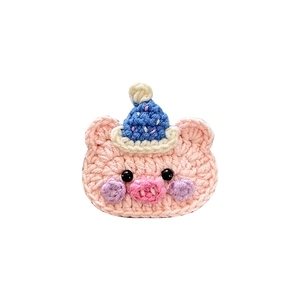 Barrette à cheveux cochon rose crochetée à la main avec chapeau de fête bleu pour enfant