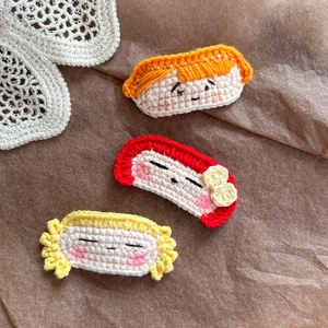 Lot de trois barrettes à cheveux au crochet fait main avec personnages de dessins animés