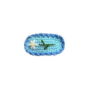 Pince à cheveux tricotée bleue faite main avec broderie de marguerites pour femmes