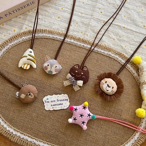 Lot de six pendentifs en tissu cartoon aux formes d'animaux avec cordons fins