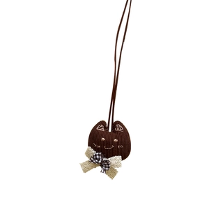 Pendentif chat mignon en tissu rayé marron avec dentelle et cordon pour sacs