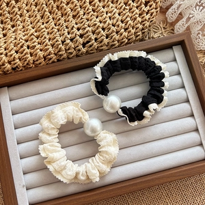 Eleganti elastici per capelli stile francese con pizzo e grandi perle in nero e crema