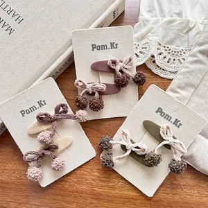 Barrettes à Cheveux Tricotées Main avec Nœud Cerise 3D et Pompon Pinces BB en Tissu Doux pour Filles Style Coréen
