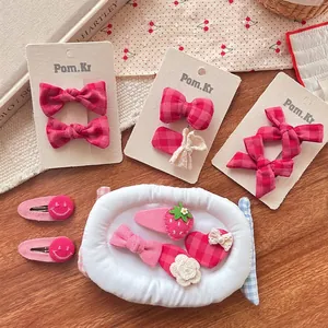 Ensemble de barrettes à nœud rose avec perles en dentelle et motifs à carreaux