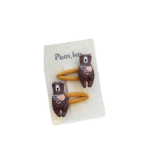 Paire de jolies barrettes ours marron avec broderie cœur rose sur base jaune