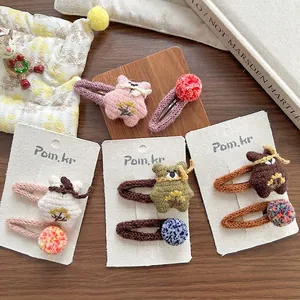 Barrettes à cheveux ours tricotées à la main avec pompons colorés et broderies mignonnes