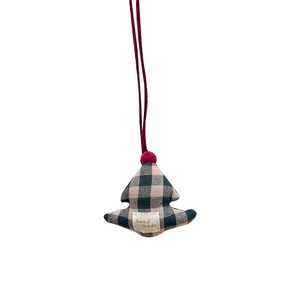 Ciondolo albero di Natale fatto a mano in tessuto a quadri nero e rosa con pompon rosso