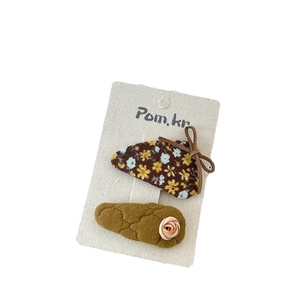 Barrettes à cheveux coréennes avec nœud floral et rose matelassée sur carte blanche
