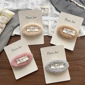 Süße Lammwolle Plüsch Oval Haarclips Für Kinder Mädchen Handgefertigt Buchstaben Etikett BB Clips Weich Winter Haarspangen
