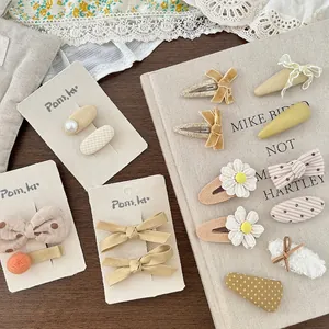 Schickes Set aus gelben Schleifen und Stoff-Haarspangen für Mädchen mit Polka-Dots
