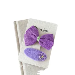 Süßes lilafarbenes Haarklammer-Set mit Stoffschleife und Blumen für Kinder