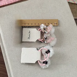 Detaillierte Stickerei Katze und Reh Haargummis mit weißer Tüllspitze und rosa Band