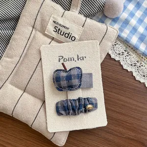 Détail de l'ensemble de barrettes à cheveux en tissu à carreaux bleu gris pour filles