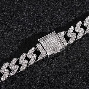 Macro di catena cubana hip-hop argento con strass pavé e chiusura a scatto pieghevole