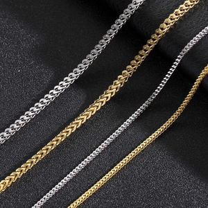 Chaînes franco à chevrons en acier inoxydable or et argent sur cuir noir élégant