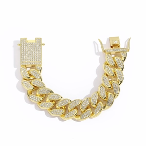 Ανδρικό βραχιόλι Cuban link 20mm σε χρυσό χρώμα με λαμπερά κρύσταλλα και μεγάλο κούμπωμα