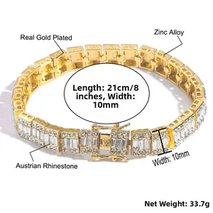 Dettaglio catena cubana dorata 10mm con strass austriaci e chiusura a incastro rapido