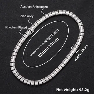 Dettaglio della catena cubana hip hop da 10mm, lunga 45cm con strass austriaci lucidi