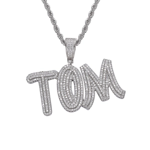 Pendentif lettre TOM personnalisé style hip-hop avec oxydes de zirconium brillants