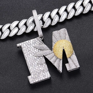 Collier Pendentif Lettre M Marguerite Hip Hop Iced Out Cuivre Zirconia Plaqué Or Chaîne Cubaine Bijoux pour Homme Femme Fête