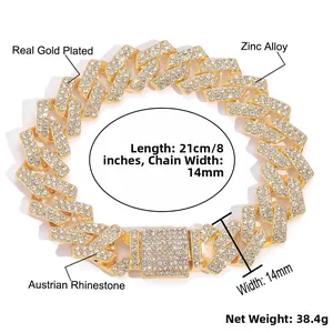 Détail d'un bracelet maille gourmette de 14mm plaqué or avec strass blancs autrichiens