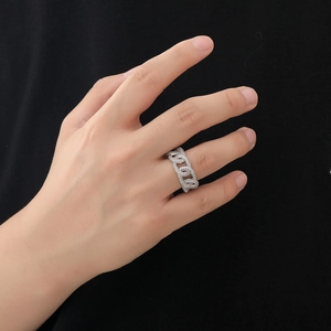 Anello hip hop cubano da uomo con pietre in zirconia e finitura in argento lucido