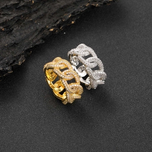 Anello hip hop a maglia cubana con zirconi cubici in finiture oro e argento