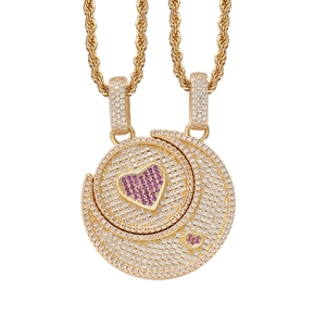 Collier pendentif hip hop doré avec breloques soleil lune cœur et zircons incrustés
