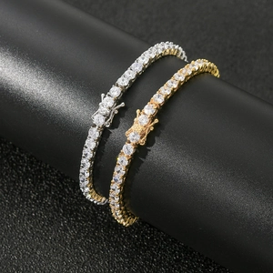 Vue macro de bracelets tennis en argent 925 avec fermoir à double sécurité en or et argent
