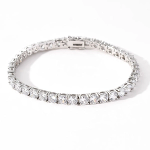 Vue détaillée du collier tennis en argent 925 avec moissanite et fermoir de sécurité