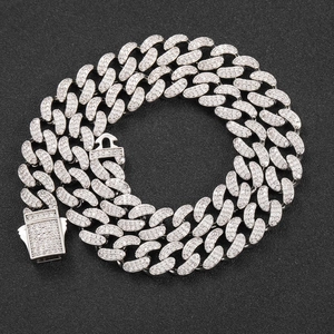 Catena cubana da uomo 12mm argento con zirconi e chiusura a scatola stile Medusa