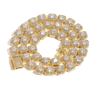 Lussuosa catena hip-hop larga 10mm con scintillanti pietre di zirconia cubica