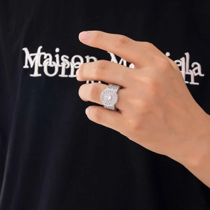 Bague hip hop classique pour homme sertie de zircons blancs sur finition argent