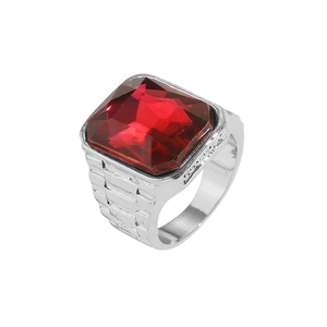 Anillo de hombre hip hop con gran rubí rojo cuadrado y banda plateada con textura