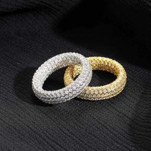 Anelli in stile hip hop color oro e argento con pavé completo di zirconi cubici