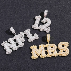 Iced out hip hop μενταγιόν με γράμματα και μωισσανίτη σε ασήμι και χρυσό χρώμα