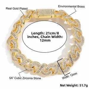 Détail de la chaîne cubaine de 12mm plaquée or avec zircons montrant taille et poids