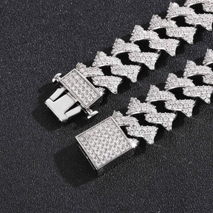 18mm Silber Spiked Cuban Link Kette mit Zirkonia-Pflaster und Boxverschluss im Hip-Hop-Stil