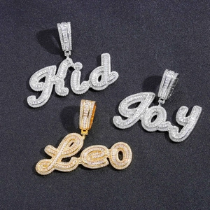 Collier Pendentif Lettre Hip Hop Iced Out Baguette Zirconia Chaîne en Cuivre Bijoux pour Hommes Femmes Style Rap Accessoire