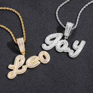 Colliers personnalisés hip hop avec pendentifs noms en or et argent sertis de zircone