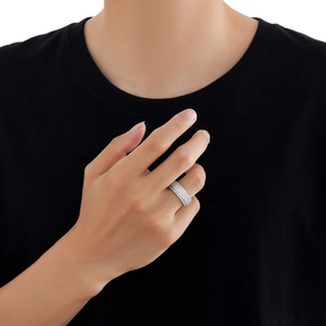 Anello hip hop da uomo con cinque file di pietre di zirconia bianca in finitura argento