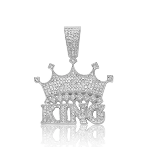 Pendaglio corona KING in argento con zirconi luccicanti su sfondo bianco per uomo