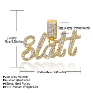 Vue macro détaillée des dimensions du pendentif Slatt en or serti de diamants