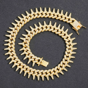 Collier hip hop cubain à pointes de 20 mm doré avec cristaux brillants entièrement sertis